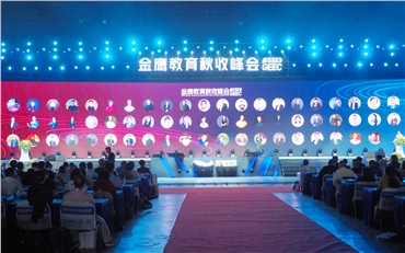 圣澳威斯全力配合教育行業(yè)制服提質升級